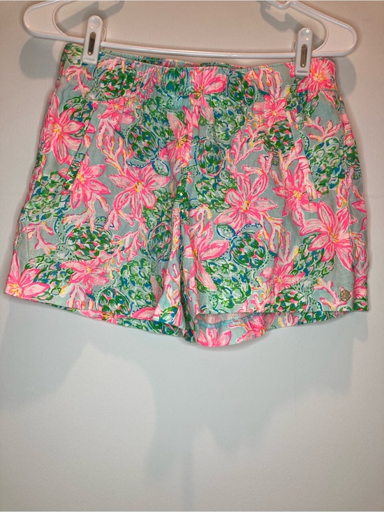 Lilly Pulitzer Pants - Lilly Pulitzer Pink & Green Floral Pull-On Shorts with turtle print XS